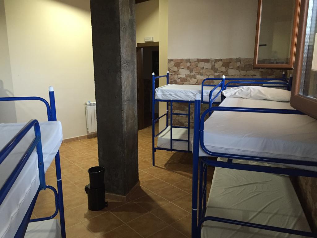 Albergue Santo Tomas De Canterbury Леон Екстериор снимка