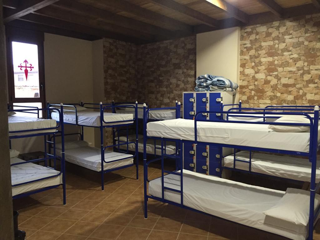 Albergue Santo Tomas De Canterbury Леон Екстериор снимка