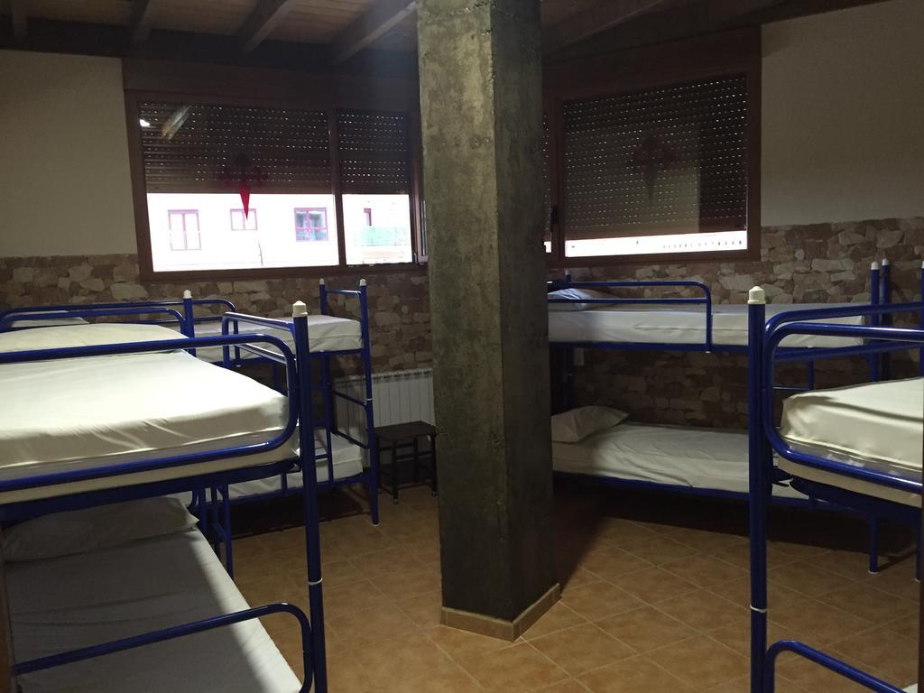 Albergue Santo Tomas De Canterbury Леон Екстериор снимка