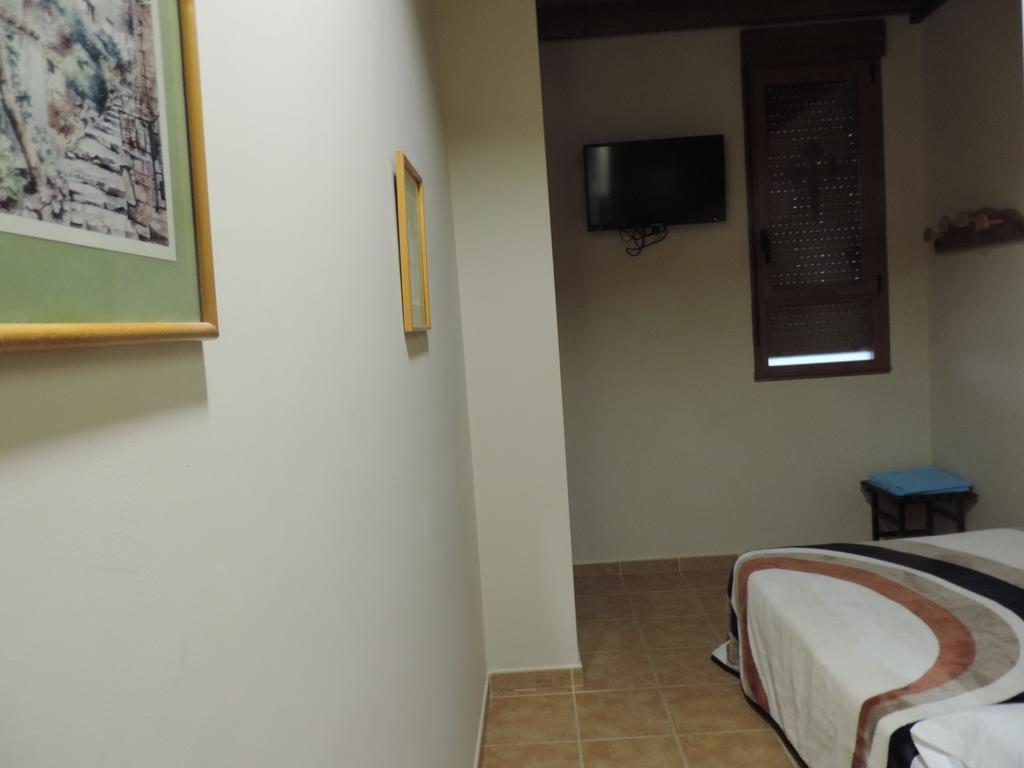 Albergue Santo Tomas De Canterbury Леон Екстериор снимка