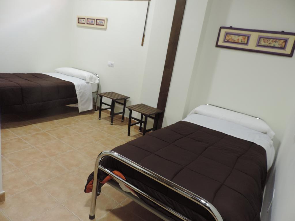 Albergue Santo Tomas De Canterbury Леон Екстериор снимка