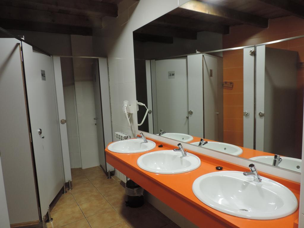 Albergue Santo Tomas De Canterbury Леон Екстериор снимка