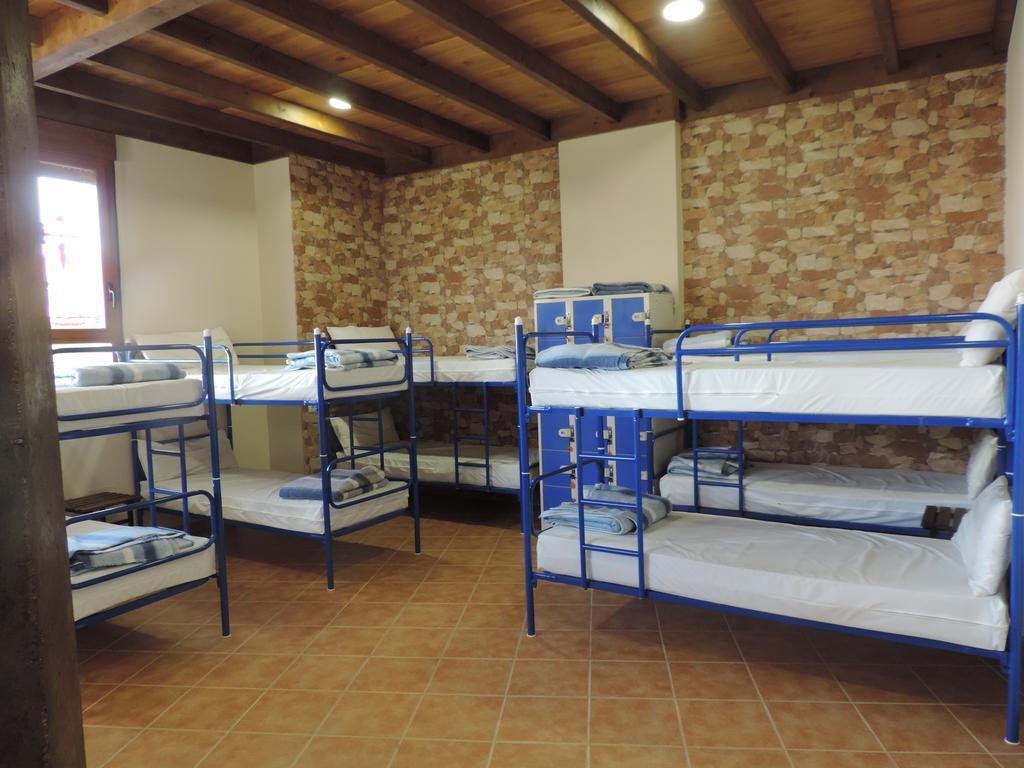 Albergue Santo Tomas De Canterbury Леон Екстериор снимка