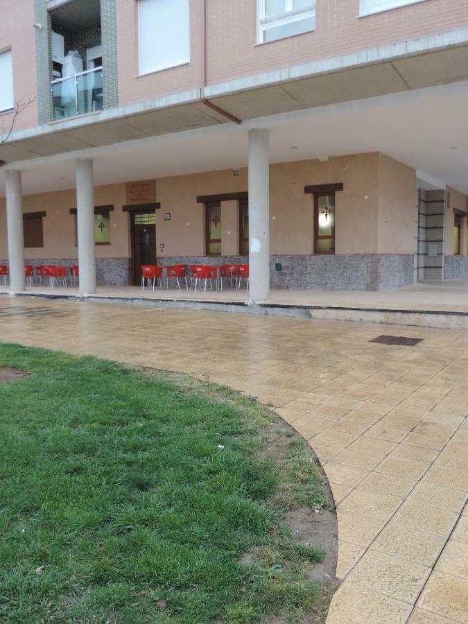 Albergue Santo Tomas De Canterbury Леон Екстериор снимка